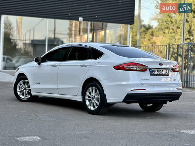 Белый Форд Фьюжн, объемом двигателя 2 л и пробегом 147 тыс. км за 16500 $, фото 1 на Automoto.ua