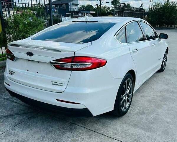 Форд Фьюжн 2019 в Львове на Automoto.ua Белый Форд Фьюжн, объемом двигателя 2 л и пробегом 60 тыс. км за 3000 $, фото 5 на Automoto.ua