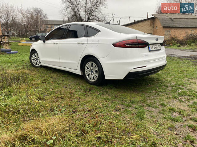 Белый Форд Фьюжн, объемом двигателя 2.49 л и пробегом 241 тыс. км за 13500 $, фото 4 на Automoto.ua