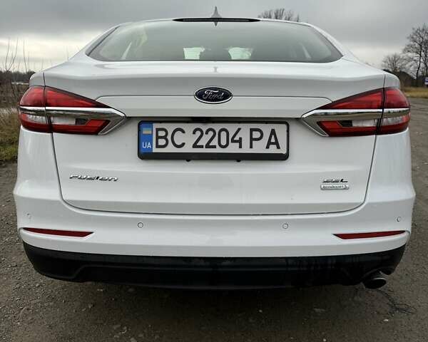 Белый Форд Фьюжн, объемом двигателя 1.5 л и пробегом 105 тыс. км за 14500 $, фото 1 на Automoto.ua