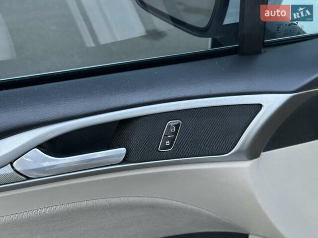 Белый Форд Фьюжн, объемом двигателя 2 л и пробегом 147 тыс. км за 16500 $, фото 43 на Automoto.ua