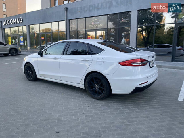 Форд Фьюжн 2019 в Днепре (Днепропетровске) на Automoto.ua Белый Форд Фьюжн, объемом двигателя 2.49 л и пробегом 150 тыс. км за 12500 $, фото 5 на Automoto.ua