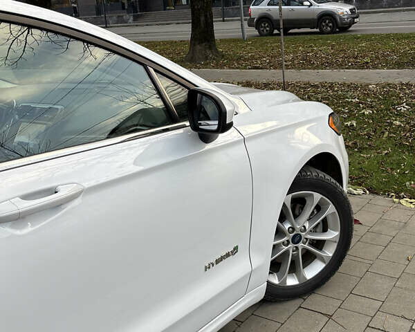 Белый Форд Фьюжн, объемом двигателя 2 л и пробегом 93 тыс. км за 17800 $, фото 7 на Automoto.ua