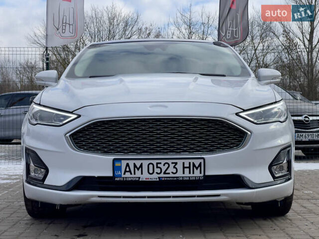 Белый Форд Фьюжн, объемом двигателя 2 л и пробегом 159 тыс. км за 16455 $, фото 3 на Automoto.ua