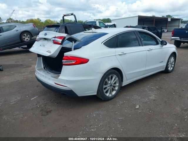 Білий Форд Фьюжен, об'ємом двигуна 2 л та пробігом 118 тис. км за 2100 $, фото 3 на Automoto.ua