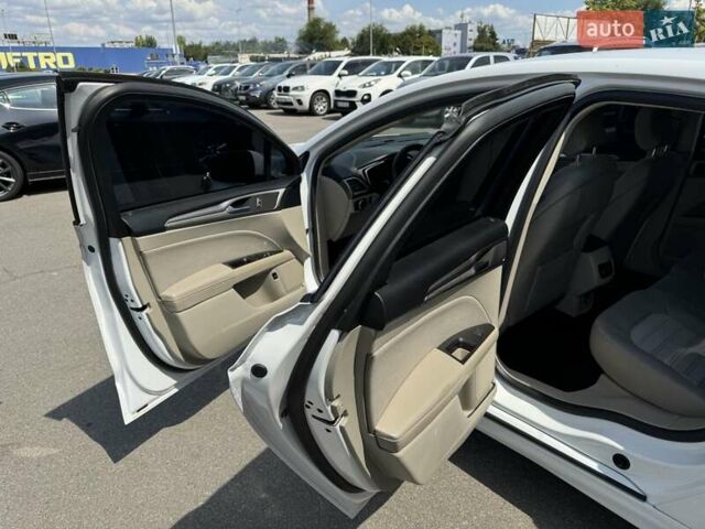 Білий Форд Фьюжен, об'ємом двигуна 2 л та пробігом 129 тис. км за 14900 $, фото 16 на Automoto.ua