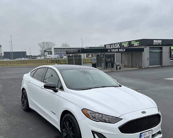 Белый Форд Фьюжн, объемом двигателя 2 л и пробегом 74 тыс. км за 20000 $, фото 2 на Automoto.ua