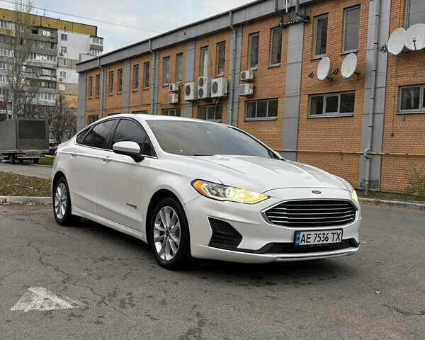 Белый Форд Фьюжн, объемом двигателя 2 л и пробегом 40 тыс. км за 15800 $, фото 2 на Automoto.ua