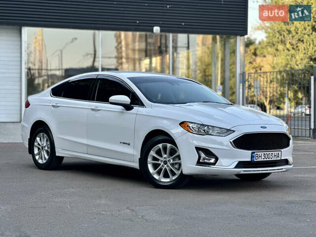 Белый Форд Фьюжн, объемом двигателя 2 л и пробегом 147 тыс. км за 16500 $, фото 9 на Automoto.ua