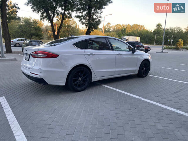 Форд Фьюжн 2019 в Днепре (Днепропетровске) на Automoto.ua Белый Форд Фьюжн, объемом двигателя 2.49 л и пробегом 150 тыс. км за 12500 $, фото 3 на Automoto.ua
