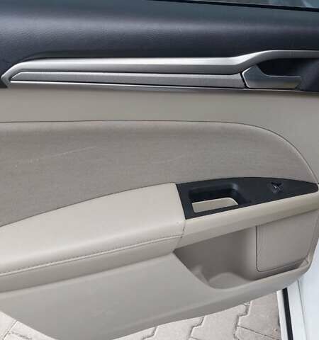 Белый Форд Фьюжн, объемом двигателя 2 л и пробегом 147 тыс. км за 18700 $, фото 12 на Automoto.ua