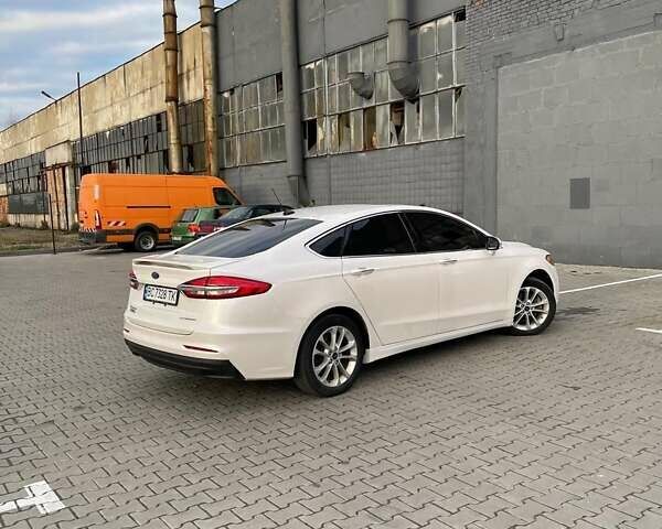 Белый Форд Фьюжн, объемом двигателя 2 л и пробегом 84 тыс. км за 21500 $, фото 7 на Automoto.ua