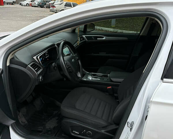 Белый Форд Фьюжн, объемом двигателя 2 л и пробегом 40 тыс. км за 15800 $, фото 16 на Automoto.ua