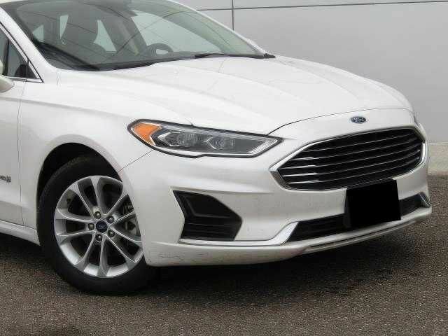 Білий Форд Фьюжен, об'ємом двигуна 2 л та пробігом 89 тис. км за 5000 $, фото 2 на Automoto.ua