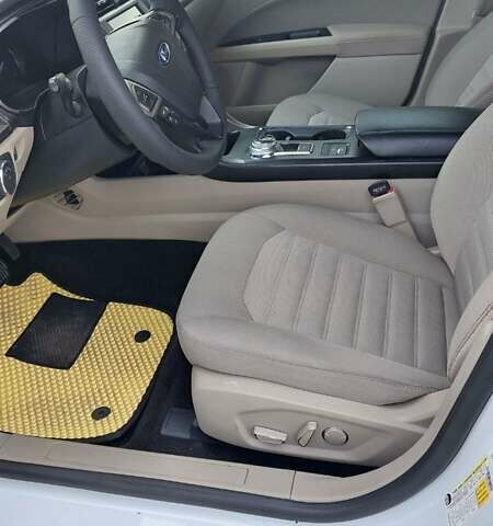 Белый Форд Фьюжн, объемом двигателя 2 л и пробегом 147 тыс. км за 18700 $, фото 17 на Automoto.ua