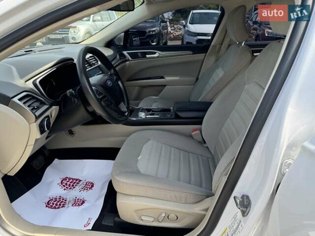 Білий Форд Фьюжен, об'ємом двигуна 2 л та пробігом 129 тис. км за 14900 $, фото 14 на Automoto.ua