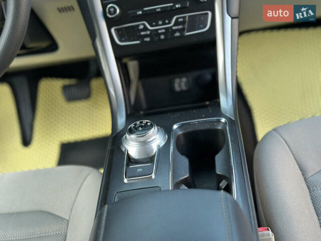 Белый Форд Фьюжн, объемом двигателя 2 л и пробегом 147 тыс. км за 16500 $, фото 30 на Automoto.ua