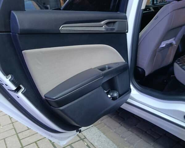 Белый Форд Фьюжн, объемом двигателя 2.5 л и пробегом 59 тыс. км за 14500 $, фото 21 на Automoto.ua