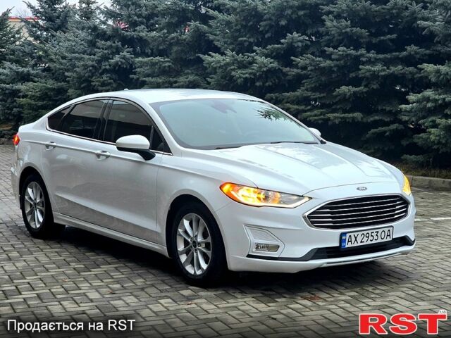 Білий Форд Фьюжен, об'ємом двигуна 1.5 л та пробігом 68 тис. км за 12900 $, фото 4 на Automoto.ua