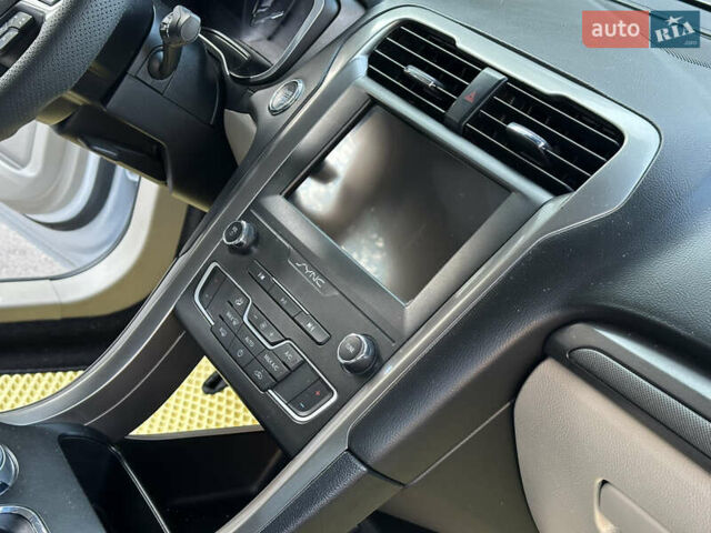 Белый Форд Фьюжн, объемом двигателя 2 л и пробегом 147 тыс. км за 16500 $, фото 38 на Automoto.ua