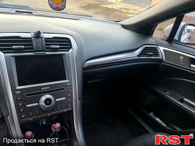 Белый Форд Фьюжн, объемом двигателя 2.5 л и пробегом 70 тыс. км за 15500 $, фото 8 на Automoto.ua