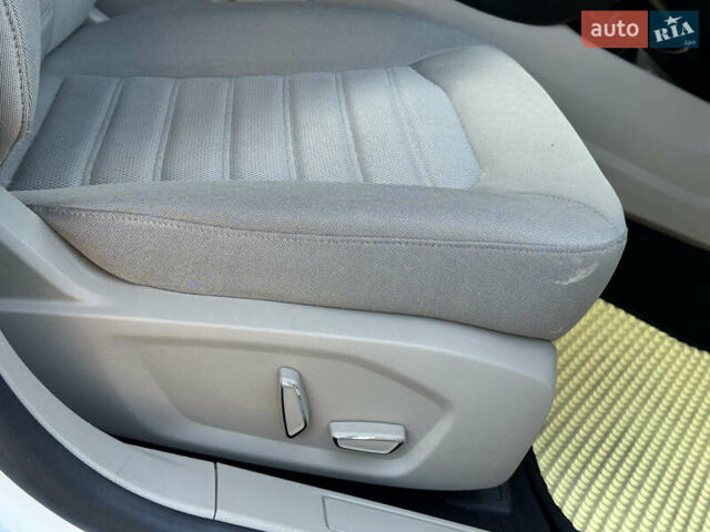 Белый Форд Фьюжн, объемом двигателя 2 л и пробегом 147 тыс. км за 16500 $, фото 35 на Automoto.ua