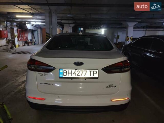 Білий Форд Фьюжен, об'ємом двигуна 2 л та пробігом 115 тис. км за 17500 $, фото 3 на Automoto.ua
