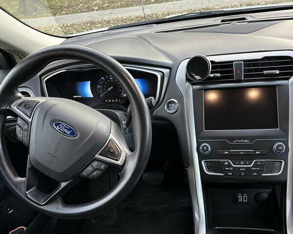 Белый Форд Фьюжн, объемом двигателя 2 л и пробегом 93 тыс. км за 17800 $, фото 15 на Automoto.ua