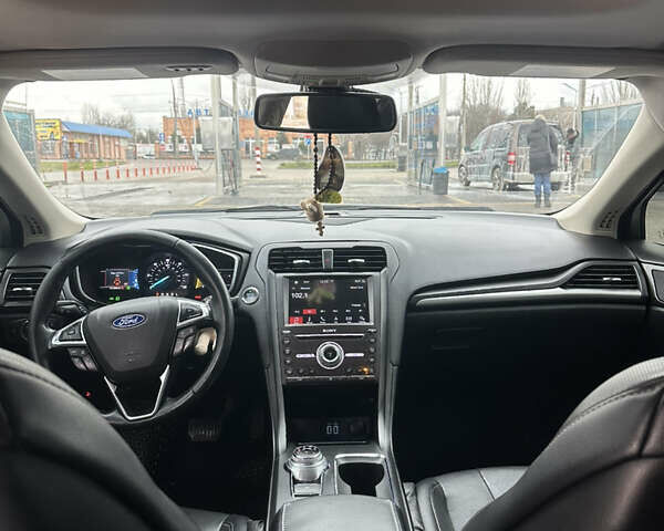 Білий Форд Фьюжен, об'ємом двигуна 2 л та пробігом 145 тис. км за 16300 $, фото 6 на Automoto.ua