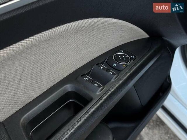 Белый Форд Фьюжн, объемом двигателя 2.5 л и пробегом 79 тыс. км за 13590 $, фото 19 на Automoto.ua