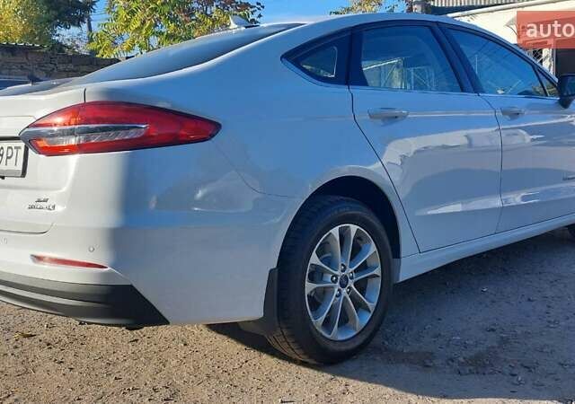 Белый Форд Фьюжн, объемом двигателя 2 л и пробегом 147 тыс. км за 18700 $, фото 5 на Automoto.ua