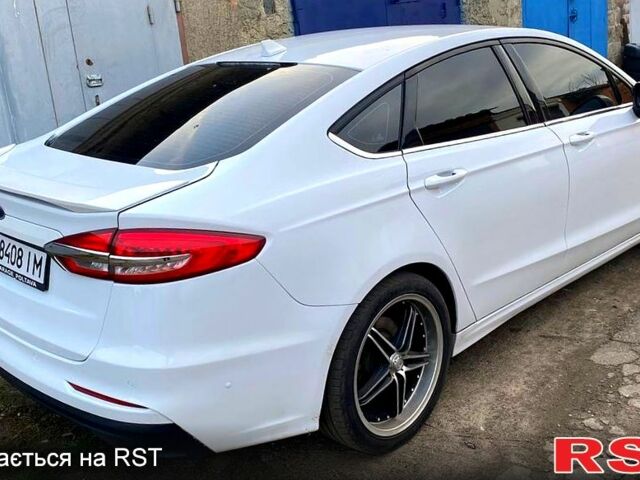 Белый Форд Фьюжн, объемом двигателя 2.5 л и пробегом 70 тыс. км за 15500 $, фото 1 на Automoto.ua