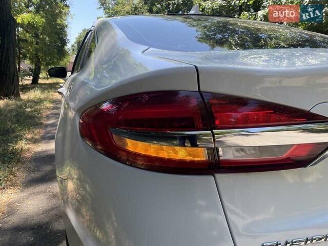 Білий Форд Фьюжен, об'ємом двигуна 2 л та пробігом 124 тис. км за 17000 $, фото 3 на Automoto.ua