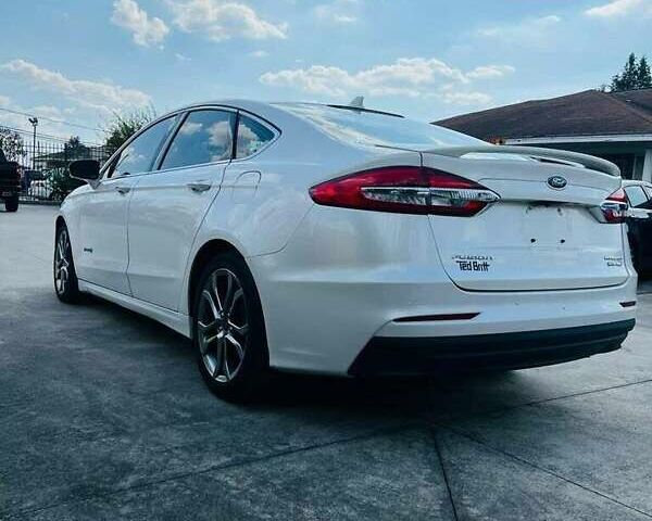 Форд Фьюжн 2019 в Львове на Automoto.ua Белый Форд Фьюжн, объемом двигателя 2 л и пробегом 60 тыс. км за 3000 $, фото 3 на Automoto.ua