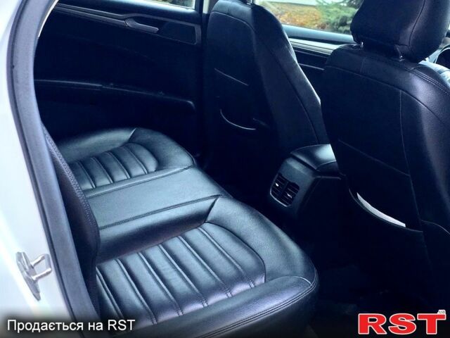 Білий Форд Фьюжен, об'ємом двигуна 1.5 л та пробігом 68 тис. км за 12900 $, фото 8 на Automoto.ua