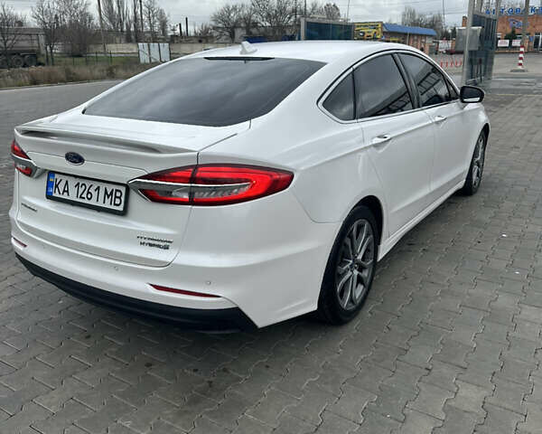 Білий Форд Фьюжен, об'ємом двигуна 2 л та пробігом 145 тис. км за 16300 $, фото 3 на Automoto.ua