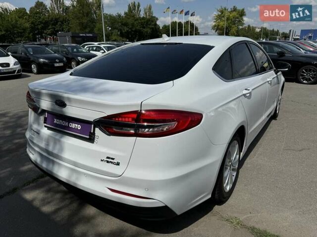 Білий Форд Фьюжен, об'ємом двигуна 2 л та пробігом 129 тис. км за 14900 $, фото 7 на Automoto.ua