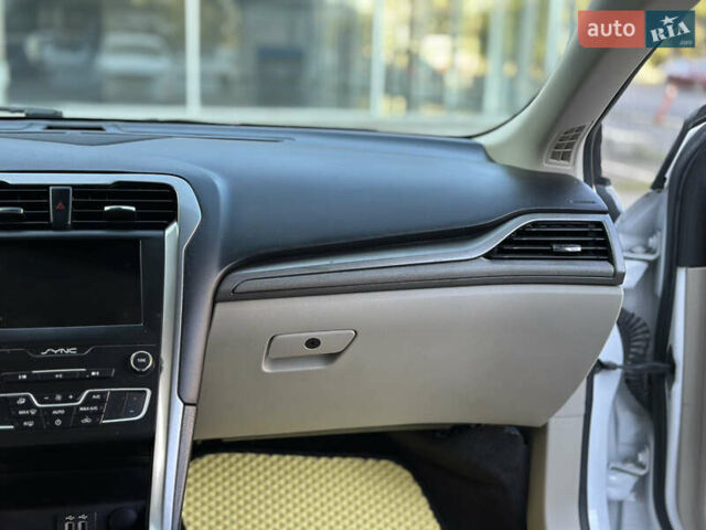 Белый Форд Фьюжн, объемом двигателя 2 л и пробегом 147 тыс. км за 16500 $, фото 31 на Automoto.ua