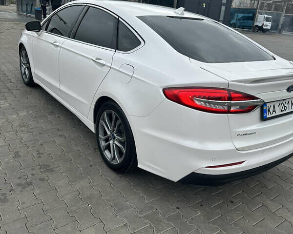 Білий Форд Фьюжен, об'ємом двигуна 2 л та пробігом 145 тис. км за 16300 $, фото 2 на Automoto.ua