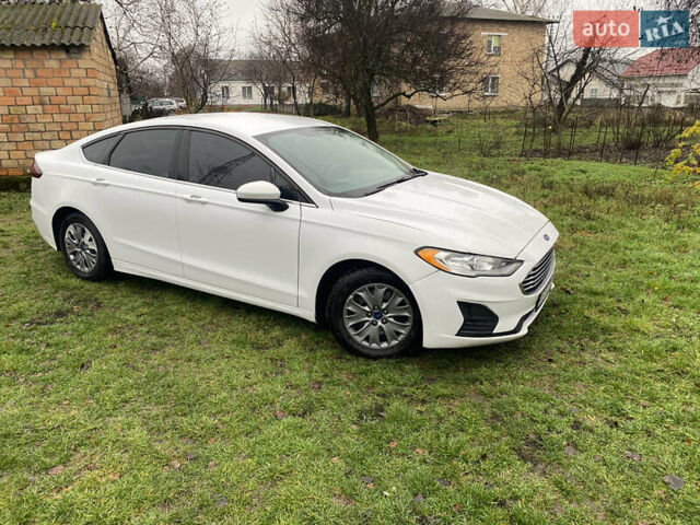 Белый Форд Фьюжн, объемом двигателя 2.49 л и пробегом 241 тыс. км за 13500 $, фото 1 на Automoto.ua