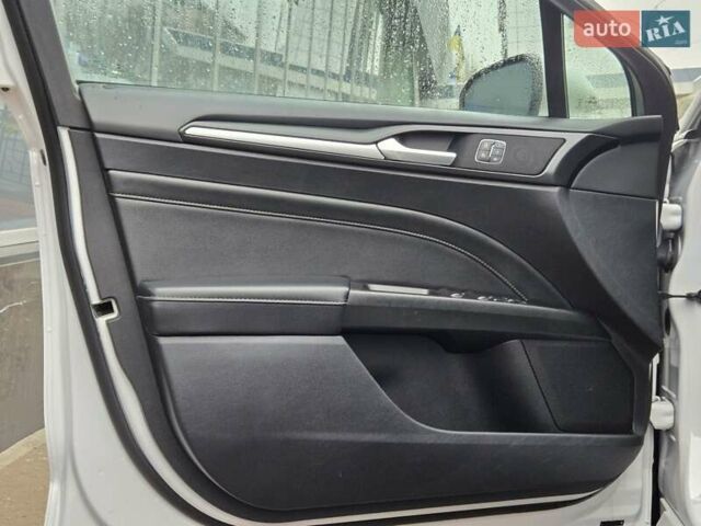 Белый Форд Фьюжн, объемом двигателя 2 л и пробегом 55 тыс. км за 14900 $, фото 15 на Automoto.ua