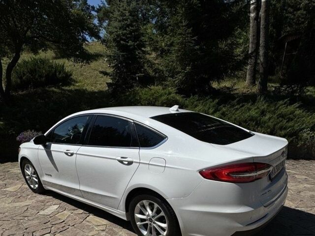 Белый Форд Фьюжн, объемом двигателя 2 л и пробегом 126 тыс. км за 14500 $, фото 2 на Automoto.ua