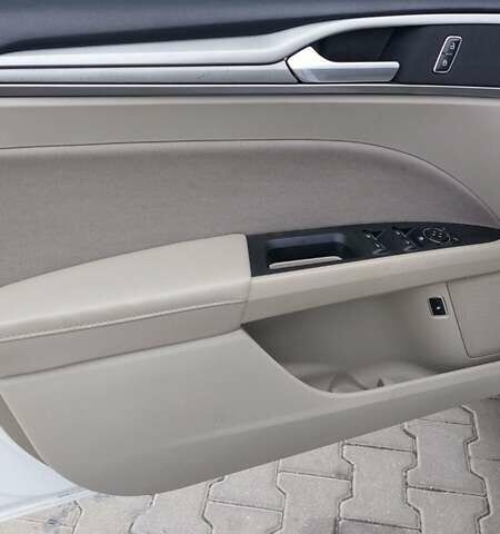 Белый Форд Фьюжн, объемом двигателя 2 л и пробегом 147 тыс. км за 18700 $, фото 16 на Automoto.ua