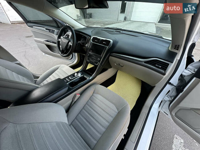 Белый Форд Фьюжн, объемом двигателя 2 л и пробегом 147 тыс. км за 16500 $, фото 33 на Automoto.ua