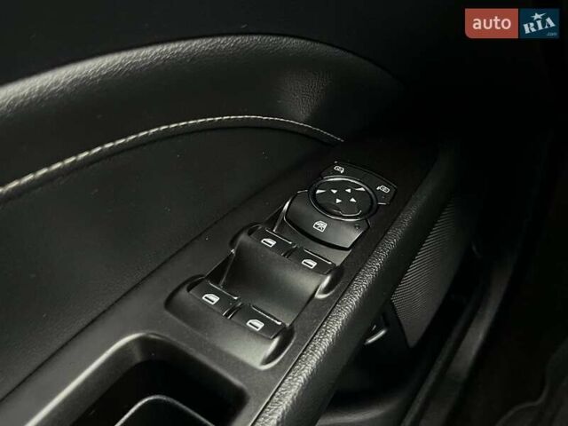 Белый Форд Фьюжн, объемом двигателя 2 л и пробегом 81 тыс. км за 18990 $, фото 17 на Automoto.ua