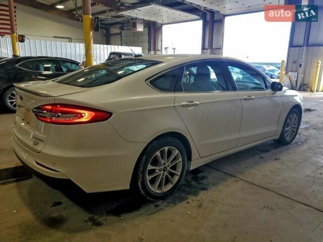 Белый Форд Фьюжн, объемом двигателя 2 л и пробегом 94 тыс. км за 8858 $, фото 3 на Automoto.ua