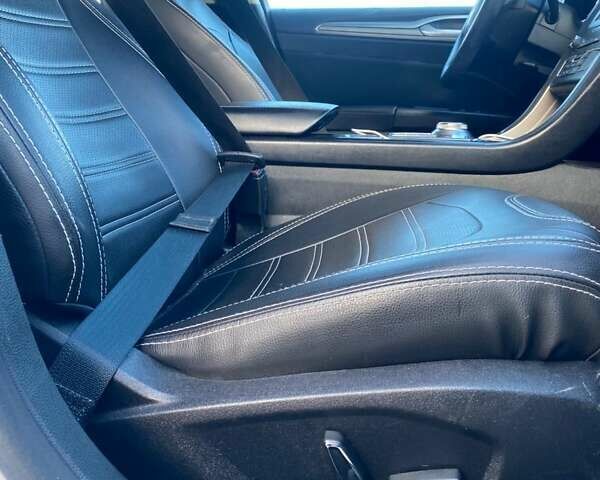 Білий Форд Фьюжен, об'ємом двигуна 2 л та пробігом 223 тис. км за 11700 $, фото 5 на Automoto.ua