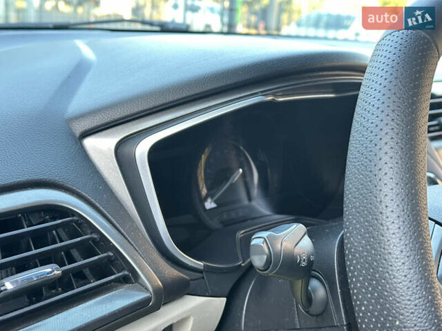 Белый Форд Фьюжн, объемом двигателя 2 л и пробегом 147 тыс. км за 16500 $, фото 50 на Automoto.ua