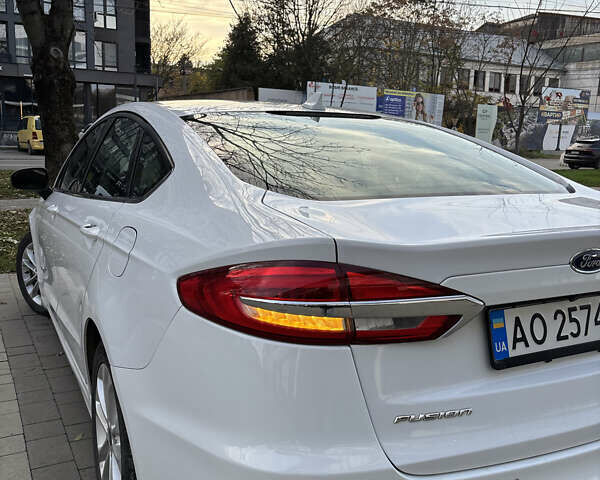 Белый Форд Фьюжн, объемом двигателя 2 л и пробегом 93 тыс. км за 17800 $, фото 2 на Automoto.ua