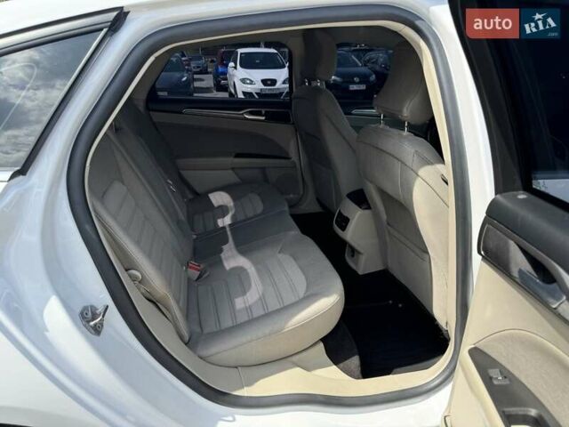 Білий Форд Фьюжен, об'ємом двигуна 2 л та пробігом 129 тис. км за 14900 $, фото 18 на Automoto.ua